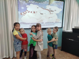21 января - Всемирный день объятий 21 января - Всемирный день объятий.