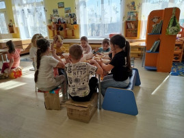 Проект "Один день без стульев" Проект "Один день без стульев".